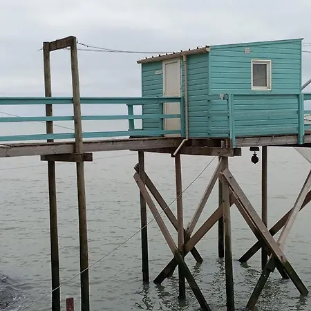 Le 130 Mobile A Sur Gironde Au L'escale *