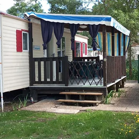 Le 130 Mobile A Sur Gironde Au L'escale *